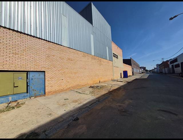 1,200M² WAREHOUSE FOR SALE IN DENVER